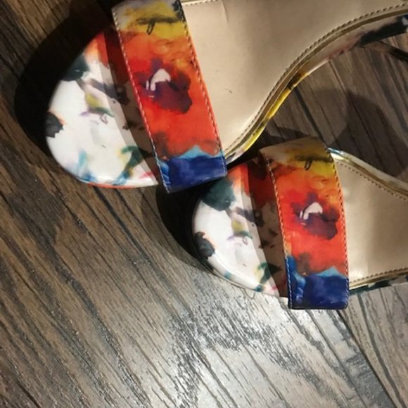 Stunning Floral Platform Ankle Strap Shoes - Jessica Simpson - Like New - Picture 2 of 7